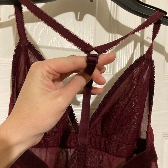 Lingerie - Picture 4 of 9